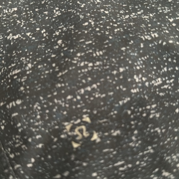 Lululemon men’s shorts - Picture 5 of 7